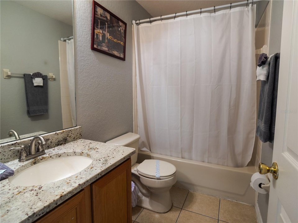 Shared bathroom for the upstairs bedrooms